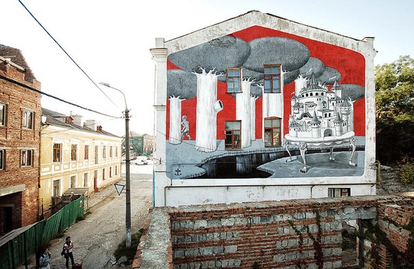 Бывший инженер создает рисунки на стенах зданий и развалин родного Крыма, стремясь жить в свое удовольствие.