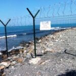 Жителей Крыма призывают сообщать о заборах и шалманах у моря