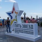 (Русский) В Ялте открылся фестиваль «Пять звезд»