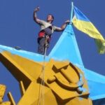 (Русский) За флаг Украины в Москве четверо россиян могут сесть на семь лет