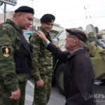 Крымским ополченцам будут платить зарплату и купят БТРы