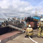 Спасатели ликвидировали последствия условного столкновения парома и танкера возле Керчи