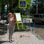 Жительница Симферополя вышла на одиночный пикет против разбитой дороги