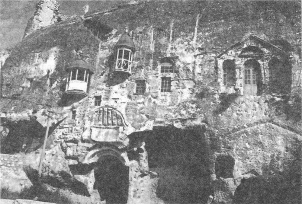 Доклад: Археологические исследования средневекового христианского храма на горе Сююрю-кая